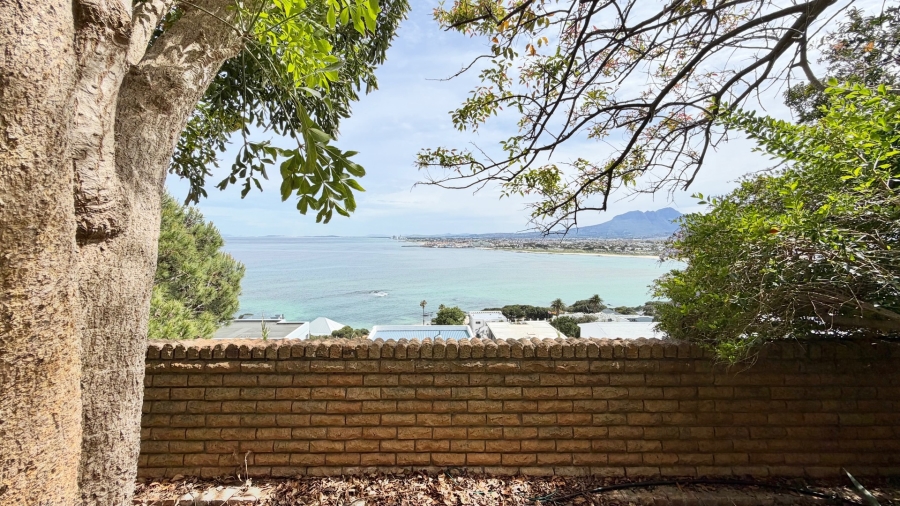3 Bedroom Property for Sale in Mountainside Western Cape